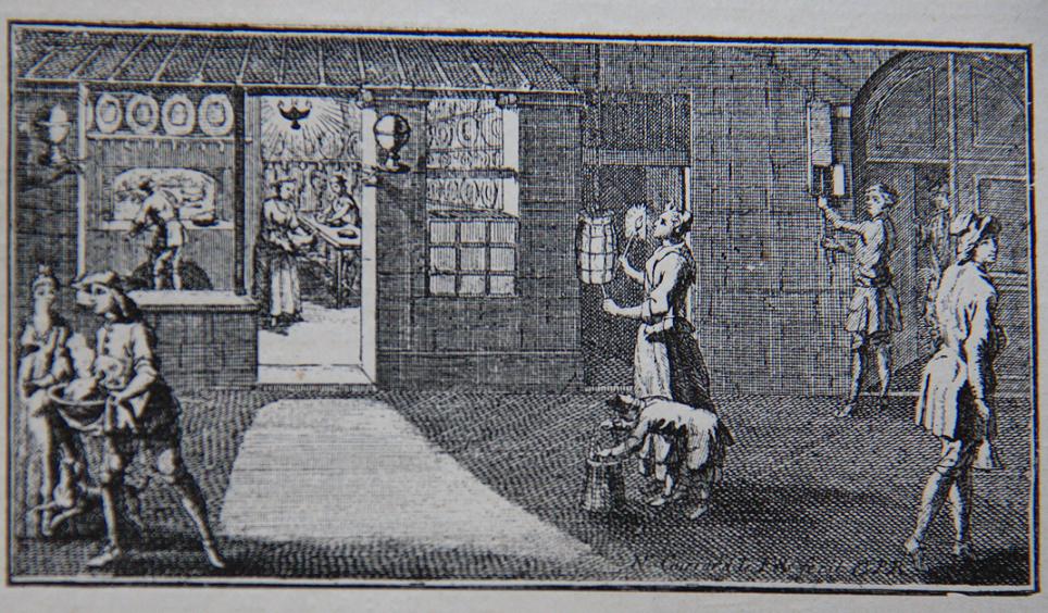 Grafika przedstawia ulicę nocą, po której spacerują ludzie z lampionami. Na drugim planie widać wnętrze jakiegoś pomieszczenia w którym pracują ludzie.