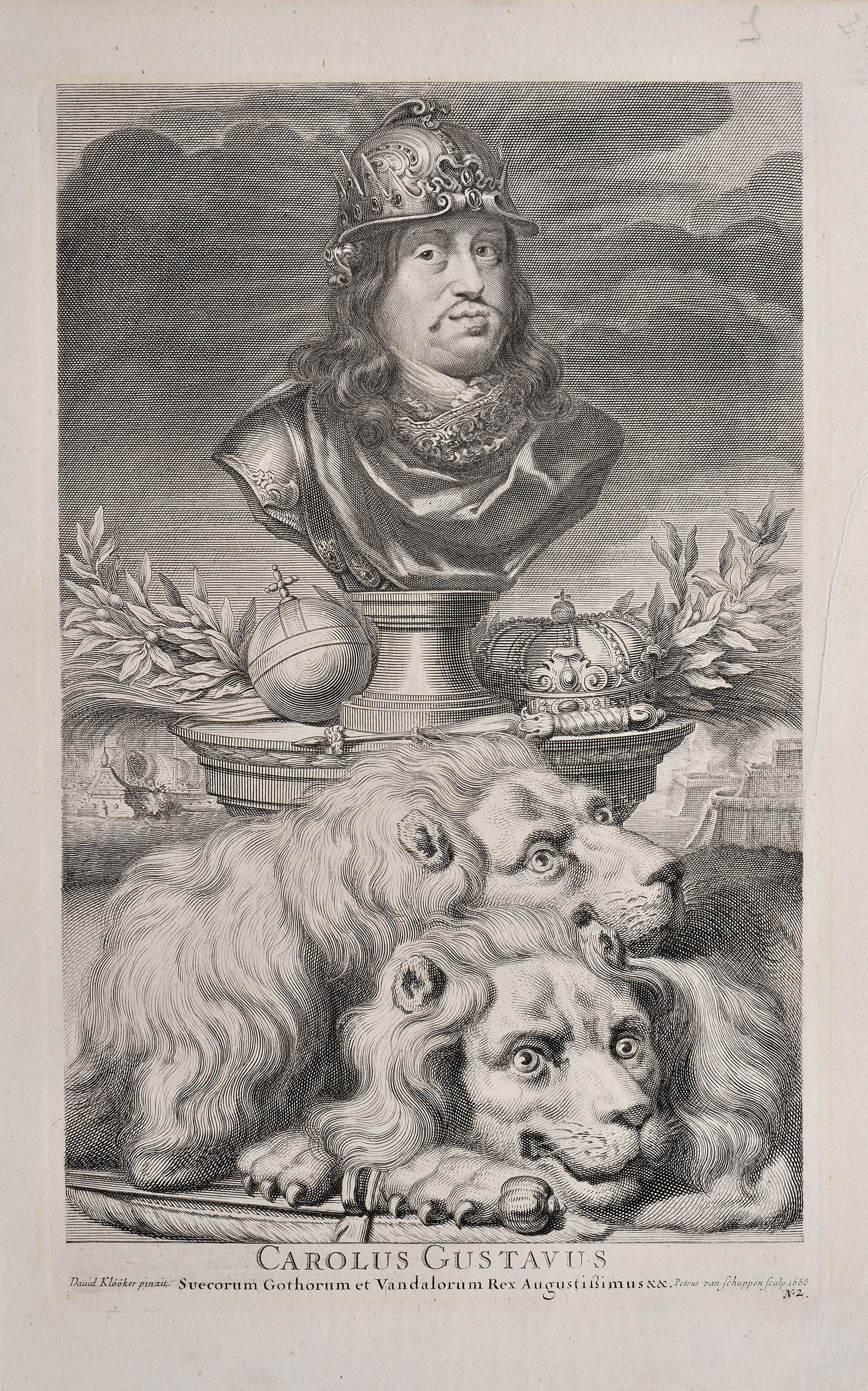 Miedzioryt przedstawia popiersie mężczyzny w hełmie na głowie, ubranego w zbroję i płaszcz. Mężczyzna w średnim wieku, z długimi włosami i cienkim wąsikiem. Poniżej korona i berło. Na pierwszym planie dwa lwy. Jest to Karol X Gustaw wg miedziorytu Piotra van Schuppena. 