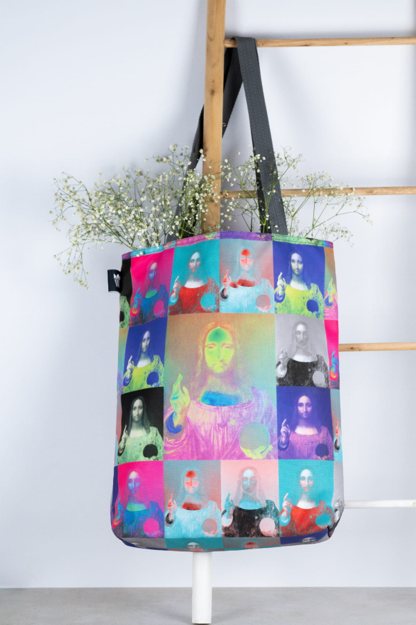 Kolorowa torba na suwak z przedstawieniem Zbawcy Świata. 