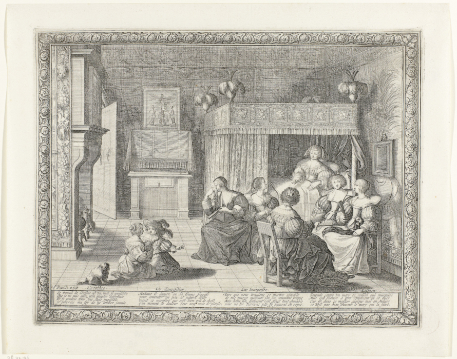 Stara rycina oprawiona w ozdobną ramę. Przedstawia wnętrze pałacowe. Na pierwszym planie siedzą na krzesłach kobiety, które ze sobą rozmawiają. W głębi, w prawym rogu, łóżko z baldachimem na którym siedzi kobieta. Po lewej stronie na posadzce siedzą dzieci które się ze sobą bawią. Grafika jest podpisana.