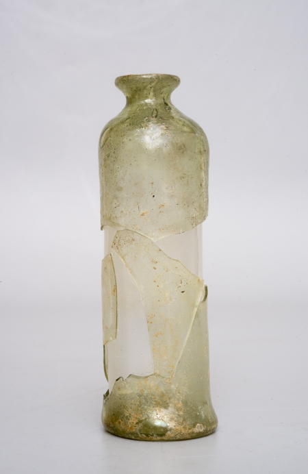 Fragmenty dawnej butelki aptecznej