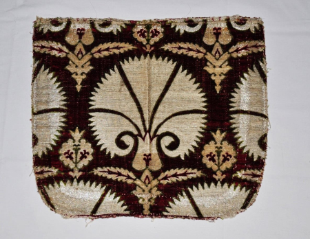 Fragment brązowo-beżowej kapy